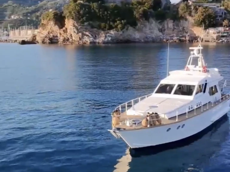 Motorboat to hire La Spezia at the best price
