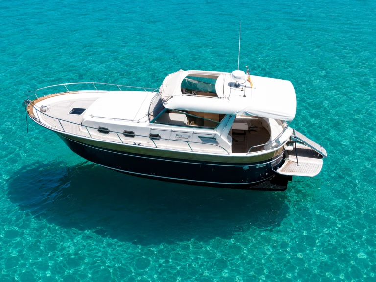 Yacht charter Mahon Port - Apreamare 100 comfort on SamBoat