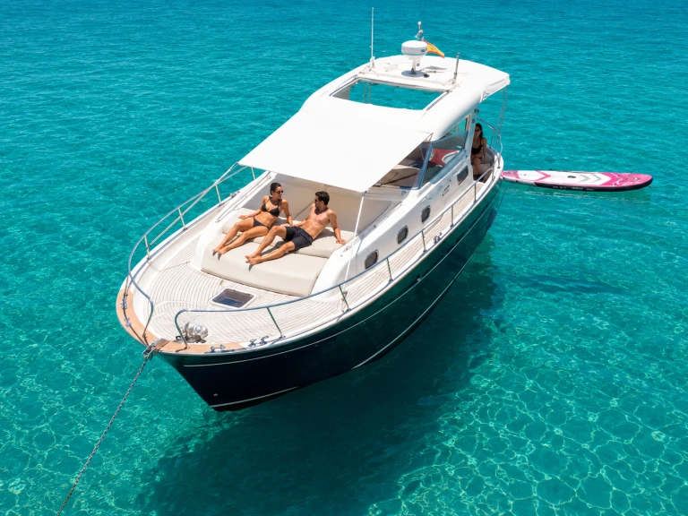 Motorboat hire in Mahon Port - Apreamare 100 comfort