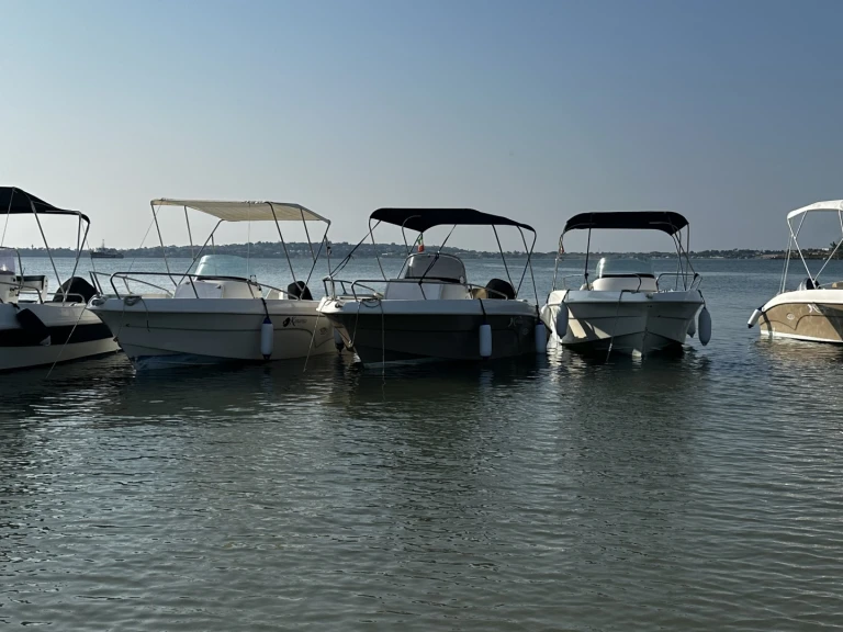 Motorboat to hire Siracusa at the best price
