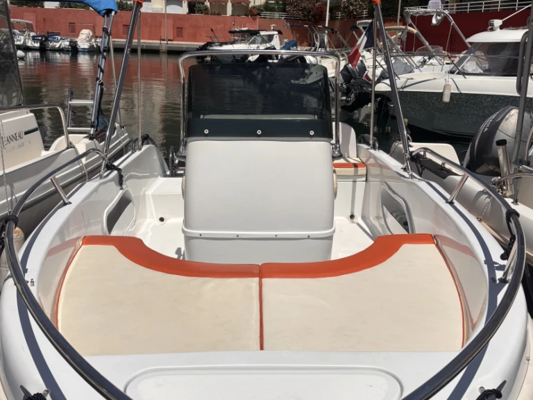 Motorboat to hire Port Fréjus at the best price