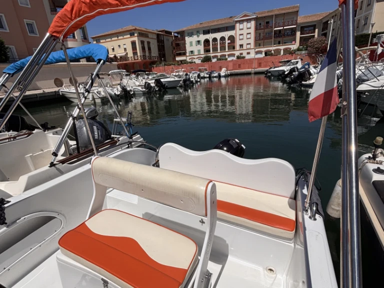 Sans Permis Marino 500 charter bareboat or skippered in  Port Fréjus
