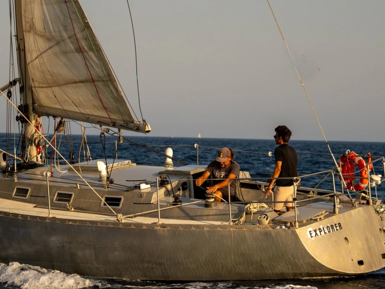 Sailboat to hire Badia de Roses at the best price