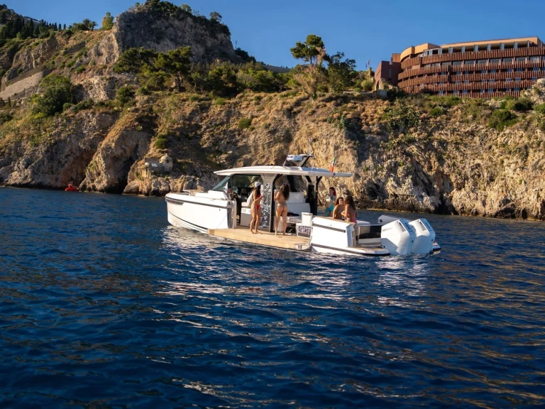 Yacht hire Giardini-Naxos cheap SAXDOR 400 GTS