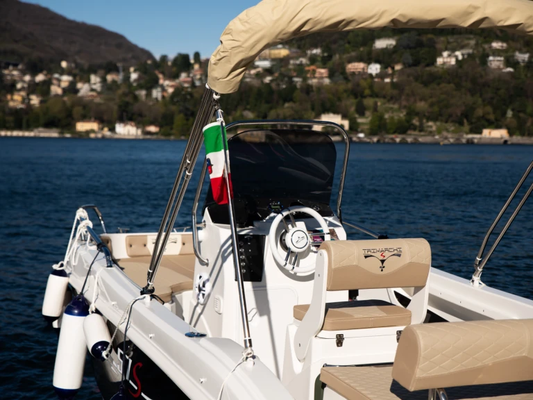 Motorboat to hire Como (City) at the best price