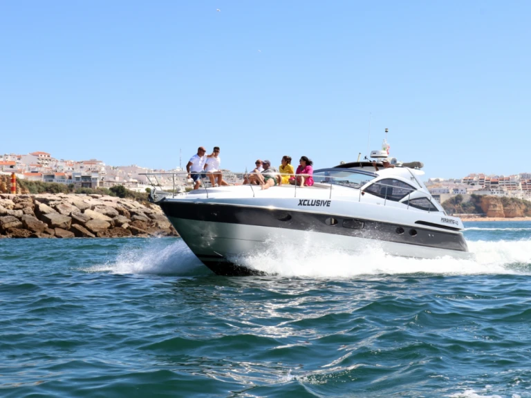 Hire Luxury Yacht Pershing with a boat licence