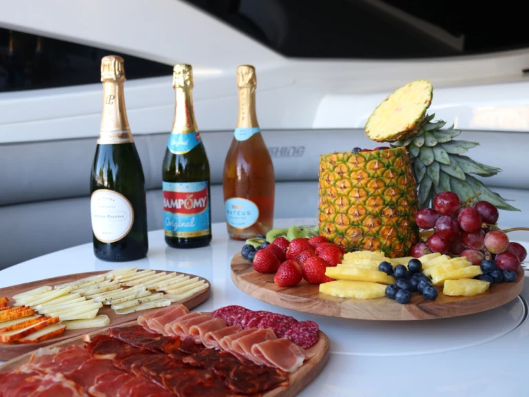 Luxury Yacht to hire Albufeira at the best price