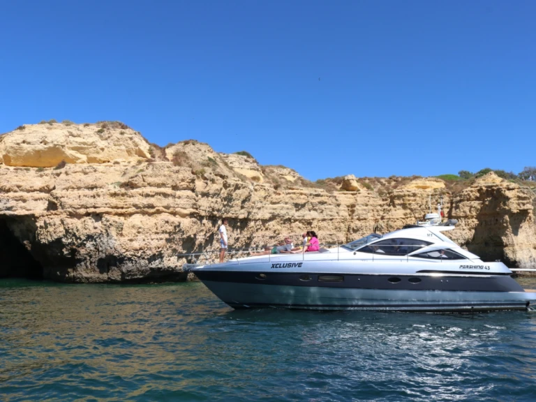 Hire Luxury Yacht with or without skipper Pershing Albufeira