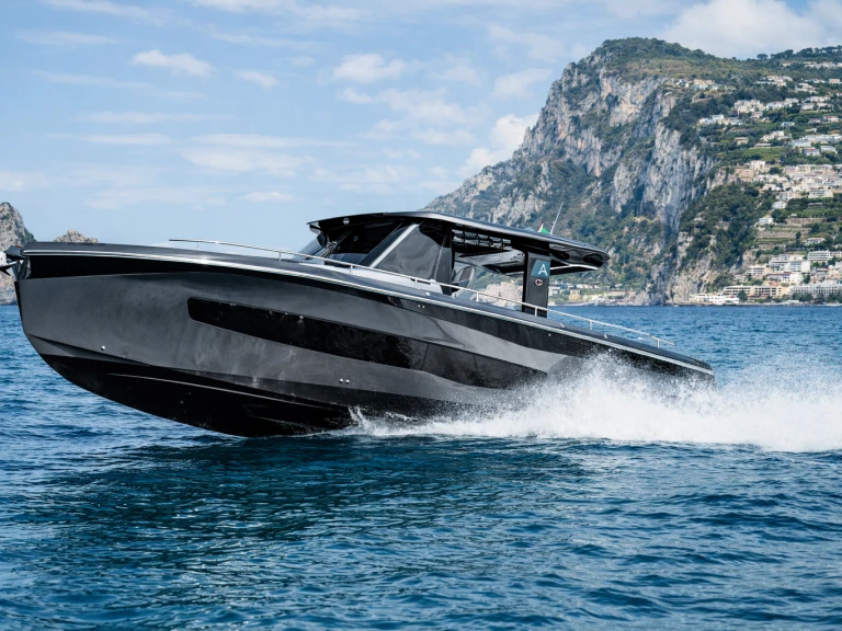 Luxury Yacht to hire Castellammare di Stabia at the best price