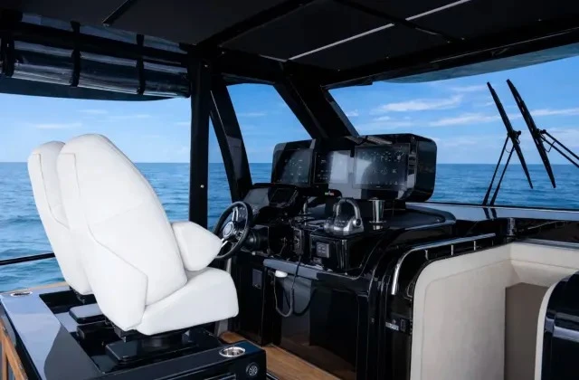 Luxury Yacht to hire Castellammare di Stabia at the best price