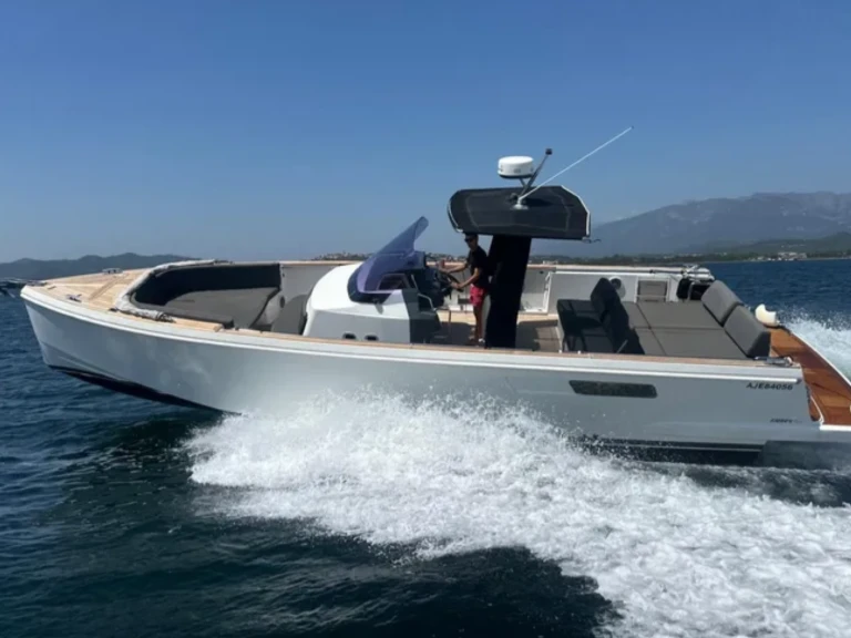 Hire Motorboat Fjord with a boat licence
