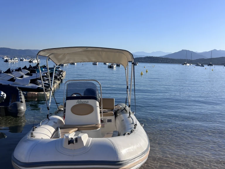 Yacht hire Pietrosella cheap Medline 550