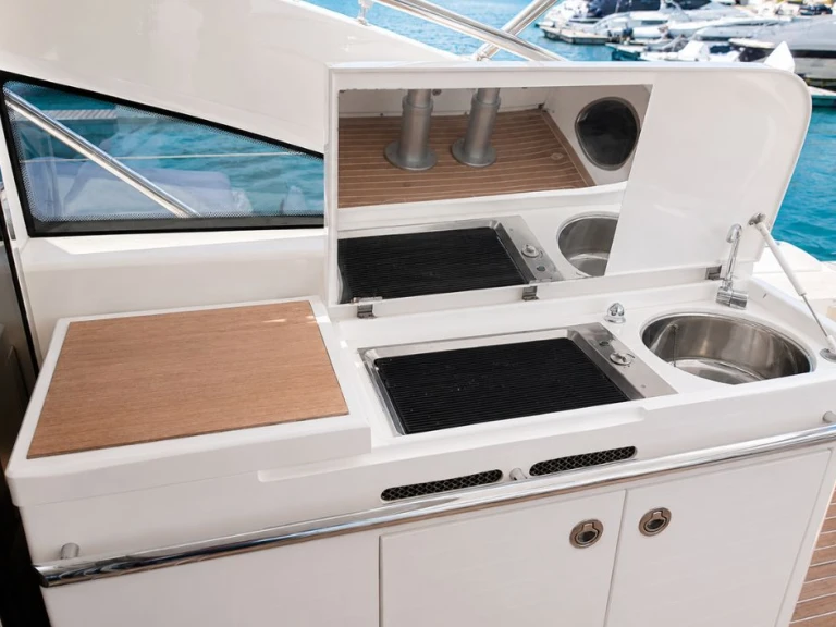 Hire Motorboat Princess with a boat licence