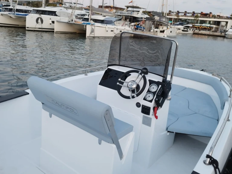 Hire Motorboat with or without skipper Nautipol Spain