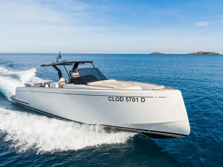 Hire Luxury Yacht with or without skipper Pardo Yachts Juan-les-Pins