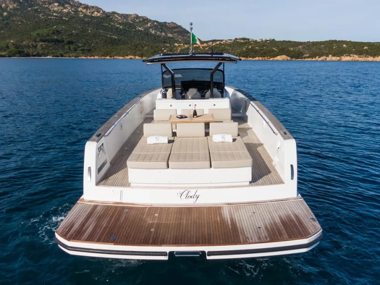 Luxury Yacht to hire Juan-les-Pins at the best price