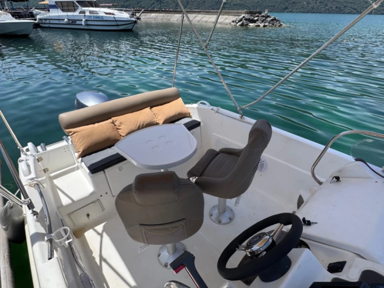 Yacht hire Aix-les-Bains cheap B2 Marine