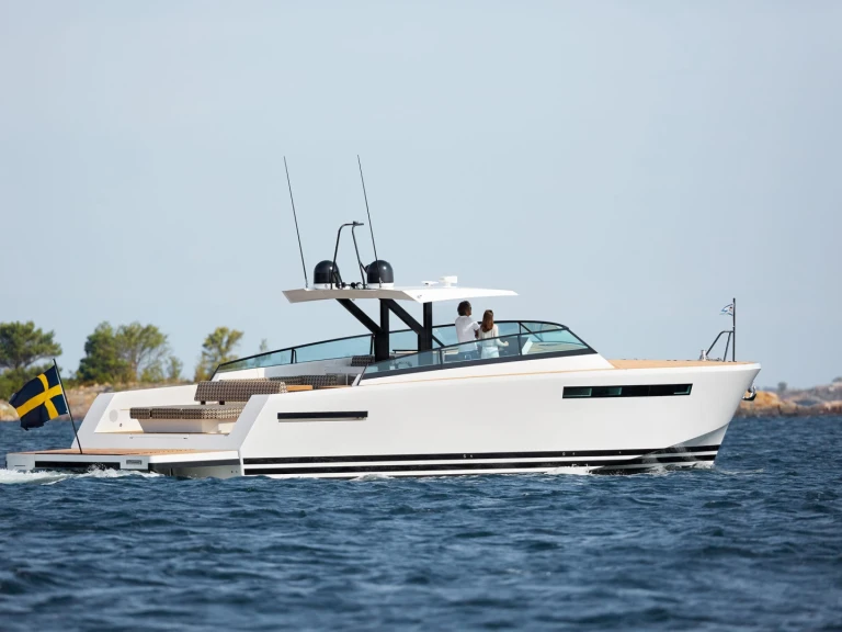 Luxury Yacht to hire Juan-les-Pins at the best price