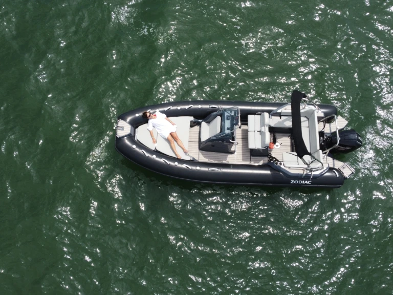 Hire RIB Zodiac with a boat licence