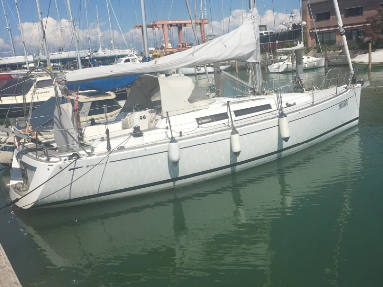 Hire Sailboat Grand Soleil with a boat licence