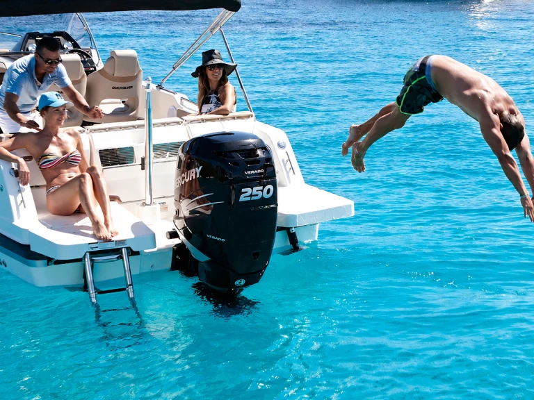 Charter a Quicksilver Activ 755 Sundeck in Mahon Port on Samboat