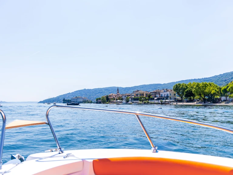 Motorboat to hire Feriolo at the best price