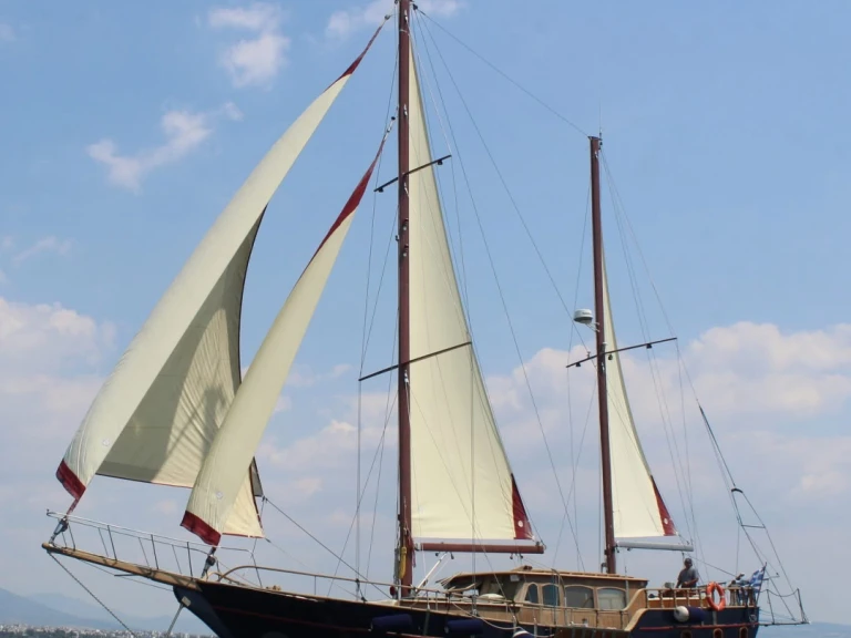 Sailboat to hire Perigiali at the best price