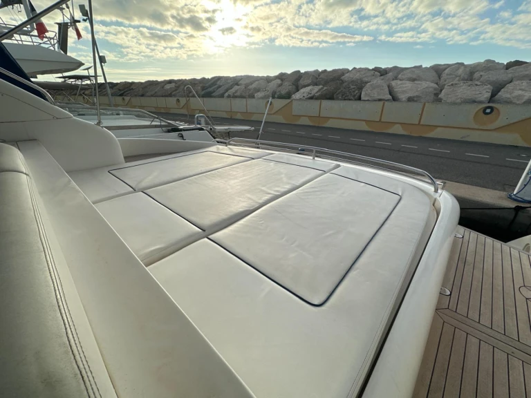 Charter a Princess Princess V50 in Cannes on Samboat
