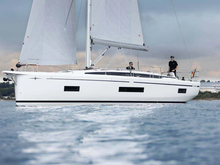 Sailboat to hire Gouvia at the best price