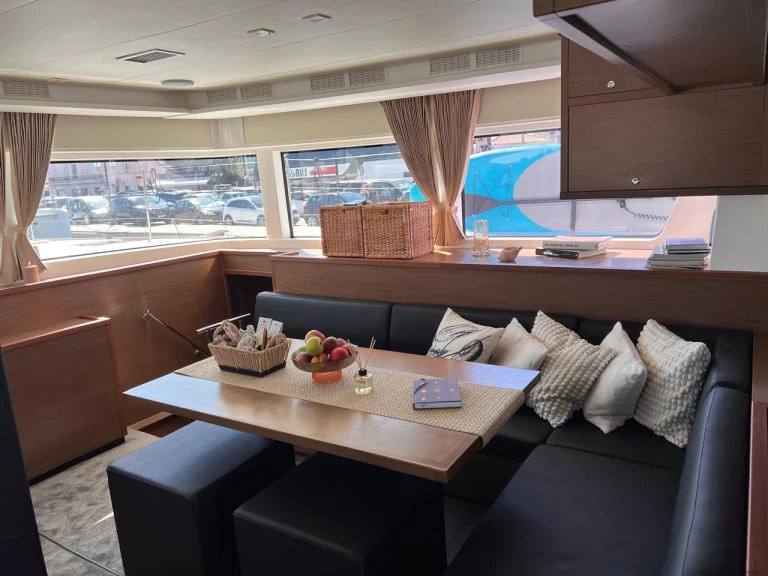 Yacht charter Lefkáda - Lagoon Lagoon 52 F on SamBoat