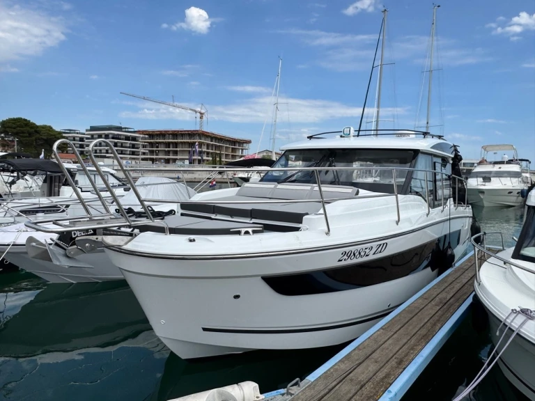 Hire Motorboat with or without skipper Jeanneau Zadar