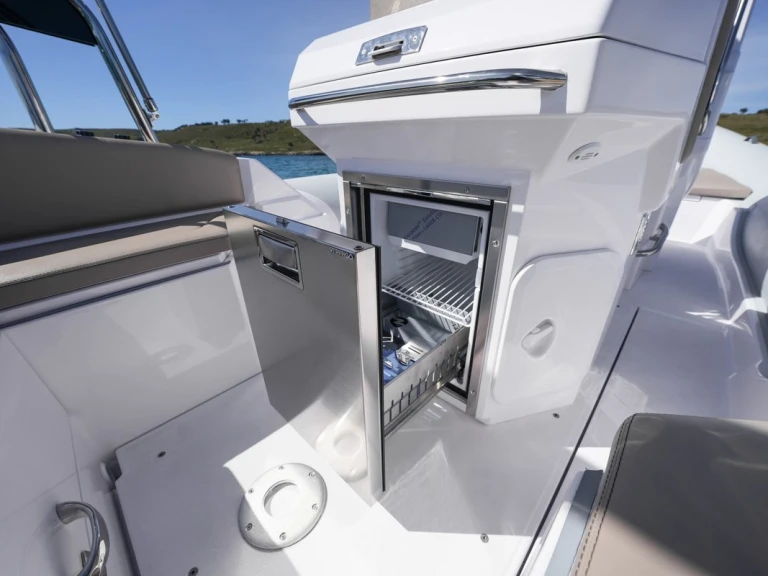 Yacht hire Pula cheap Italboats Predator 700