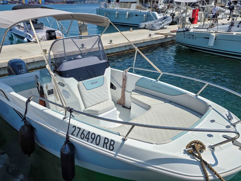 Hire Motorboat Salpa with a boat licence