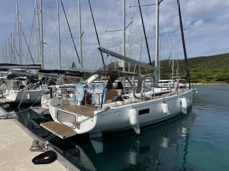 Charter a Bénéteau First 44 in Furnari on Samboat