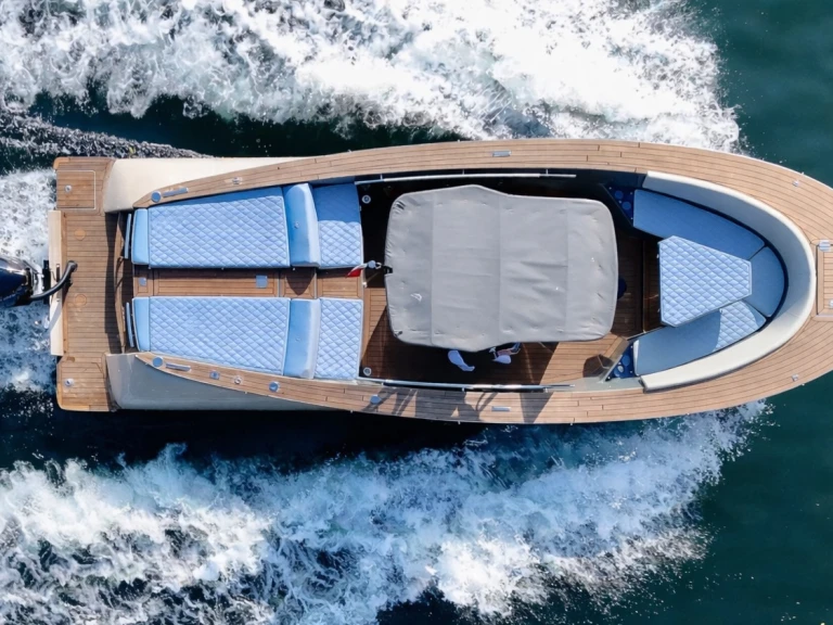 Hire Motorboat Lilybaeum with a boat licence