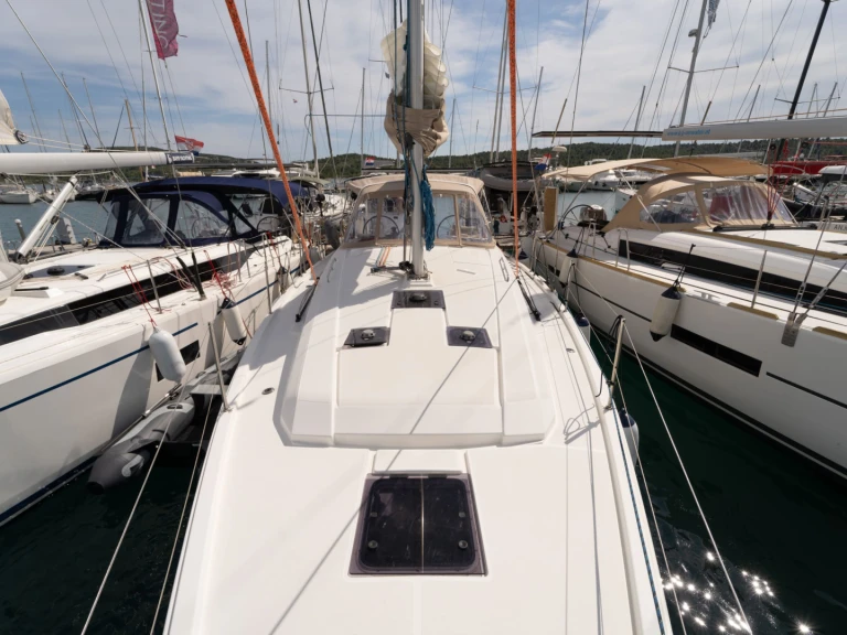 Sailboat hire in Pirovac - Bénéteau Oceanis 41.1