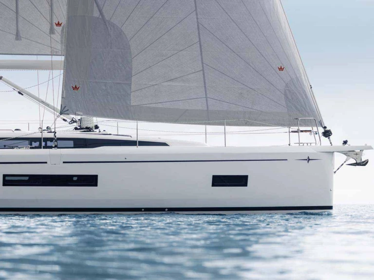 Charter a Bavaria Bavaria C46 in Gouvia on Samboat