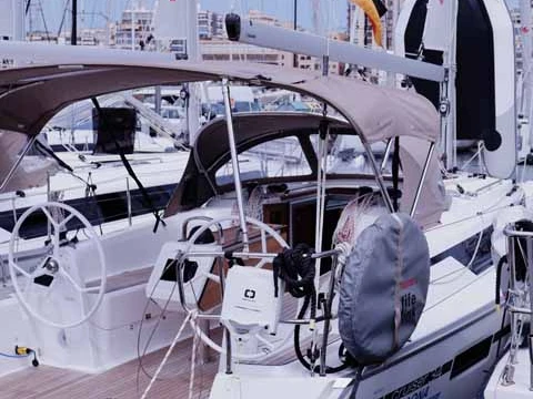 Hire a Bavaria Cruiser 34 Lefkáda