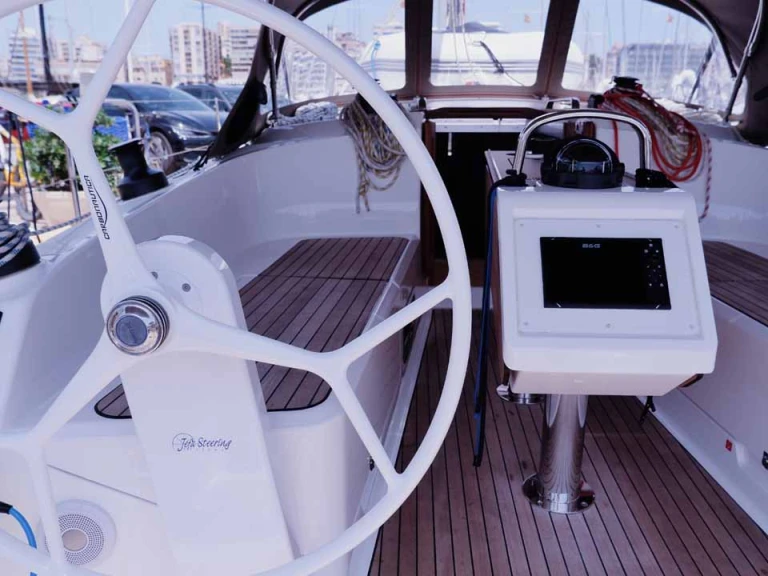 Hire Sailboat Bavaria with a boat licence