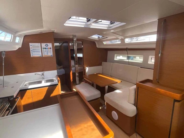 Hire a Jeanneau Sun Odyssey 440 Palma de Mallorca
