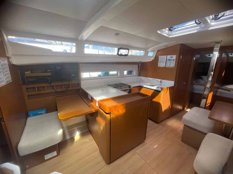 Yacht hire Palma de Mallorca cheap Sun Odyssey 440