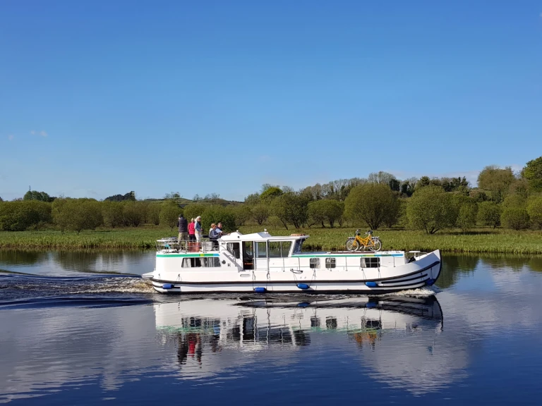 Charter a Pénichette Pénichette 1400 FB in Joigny on Samboat