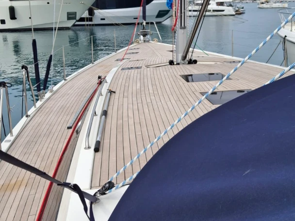 Hire Sailboat D&D Yacht with a boat licence