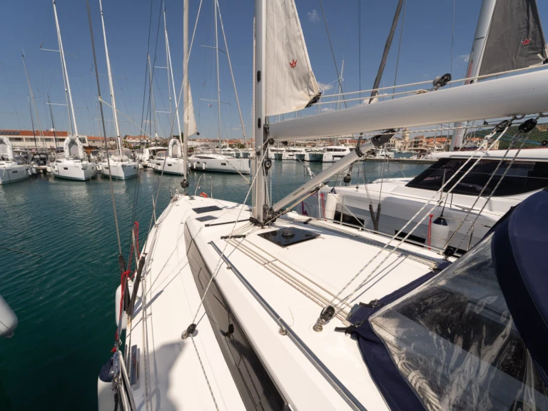 Yacht hire Pirovac cheap Bavaria C38
