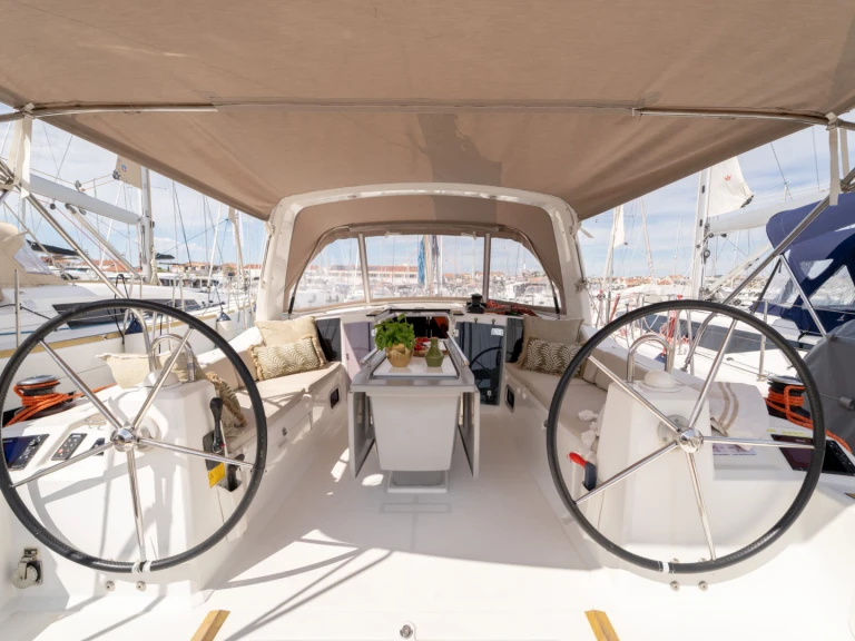 Charter a Bénéteau Oceanis 41.1 in Pirovac on Samboat