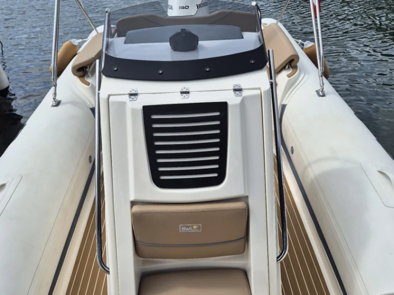 Charter a Bwa Sport 26 GTO in Cannigione on Samboat