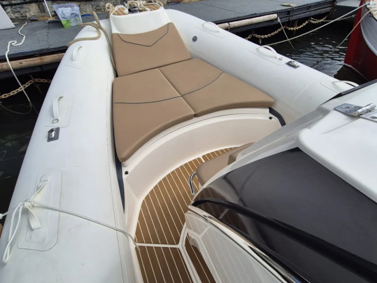 Hire RIB with or without skipper Bwa Cannigione