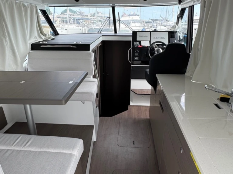 Hire Motorboat with or without skipper Jeanneau Zadar