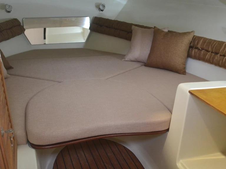 Yacht hire Pula cheap Mingolla Brava 22WA