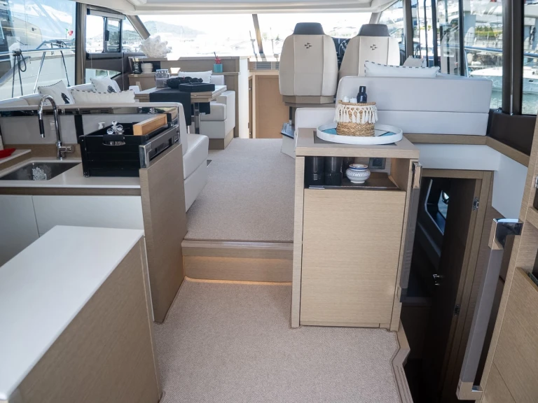 Hire a Prestige Prestige 520 S Pozzuoli